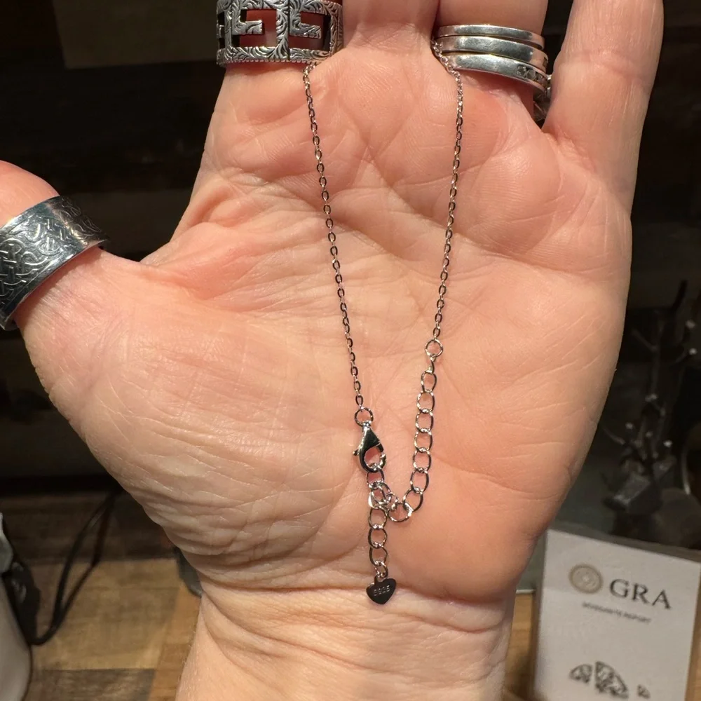 #330 0.88 ctw Moissanite clover necklace - Picture 4 of 7
